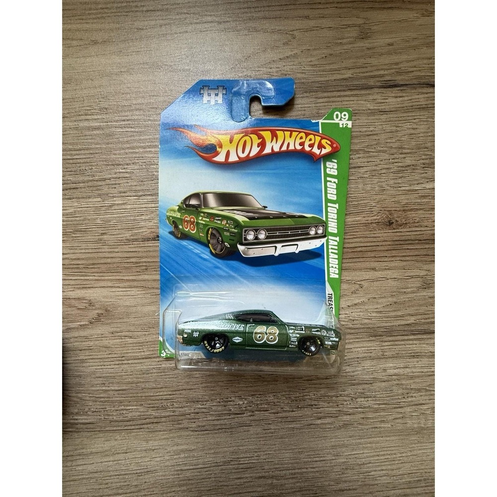 Hot Wheels '69 Ford Torino Talladega Super Treasure Hunt Pink Window 2009